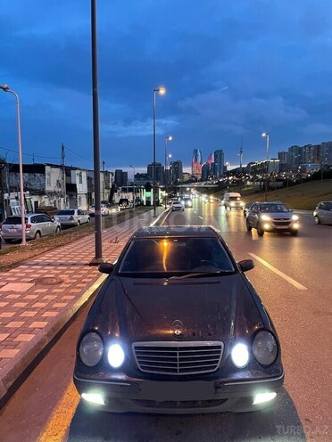 Mercedes E 220 2000, 250,142 km - 2.2 l - Bakı