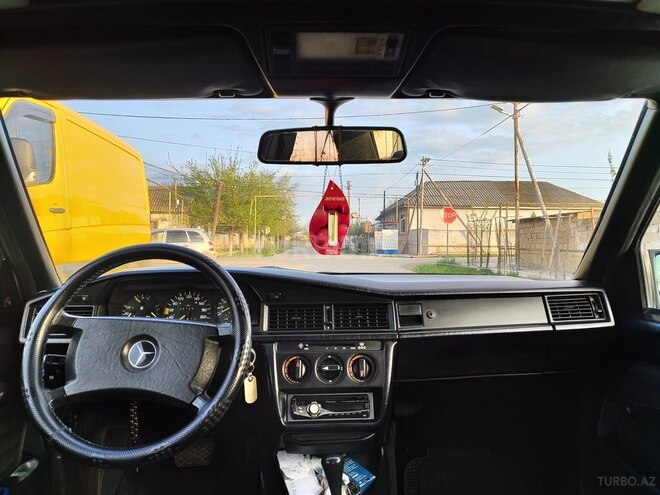 Mercedes 190 1990, 350,000 km - 2.0 l - Salyan