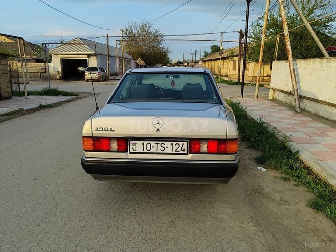 Mercedes 190 1990, 350,000 km - 2.0 l - Salyan
