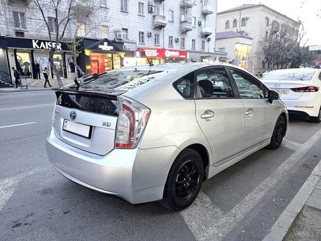 Toyota Prius-7