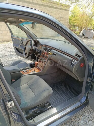 Mercedes E 270 2001, 450,000 km - 2.7 л - Bərdə