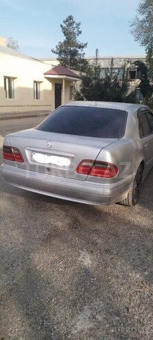Mercedes E 220 2000, 315,372 km - 2.2 l - Beyləqan