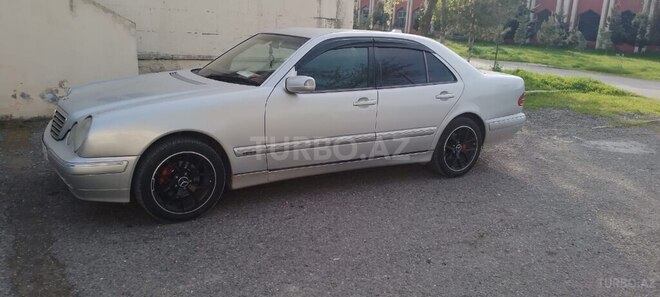 Mercedes E 220 2000, 315,372 km - 2.2 l - Beyləqan