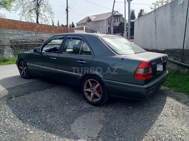 Mercedes E 180 1995, 274,676 km - 1.8 l - Qax