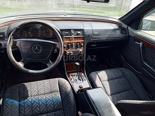 Mercedes E 180 1995, 274,676 km - 1.8 l - Qax
