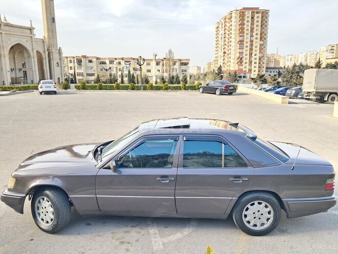 Mercedes E 220 1994, 365,422 km - 2.2 л - Bakı