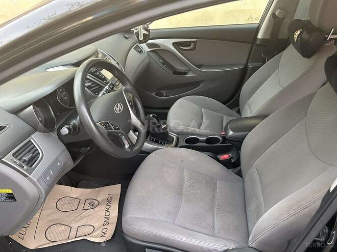 Hyundai Elantra-6