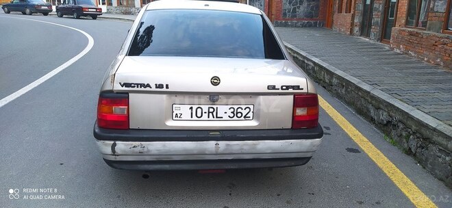 Opel Vectra 1994, 350,000 km - 1.8 l - Qax