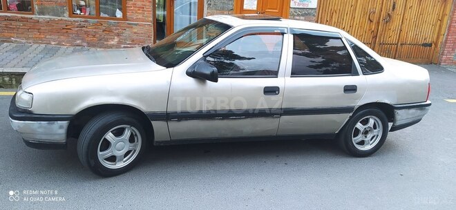 Opel Vectra 1994, 350,000 km - 1.8 l - Qax