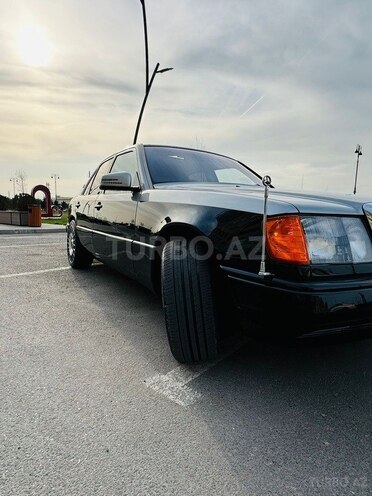 Mercedes E 220 1992, 123,456 km - 2.2 l - Sumqayıt