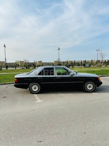 Mercedes E 220 1992, 123,456 km - 2.2 l - Sumqayıt