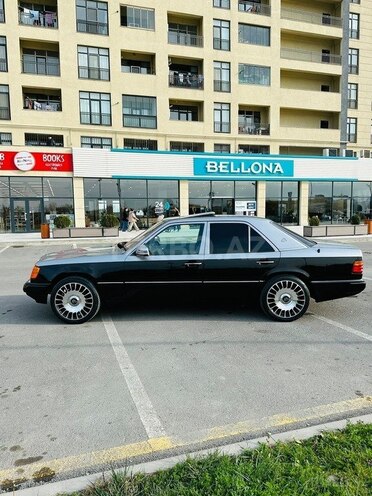 Mercedes E 220 1992, 123,456 km - 2.2 l - Sumqayıt