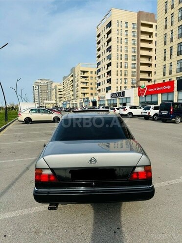 Mercedes E 220 1992, 123,456 km - 2.2 l - Sumqayıt