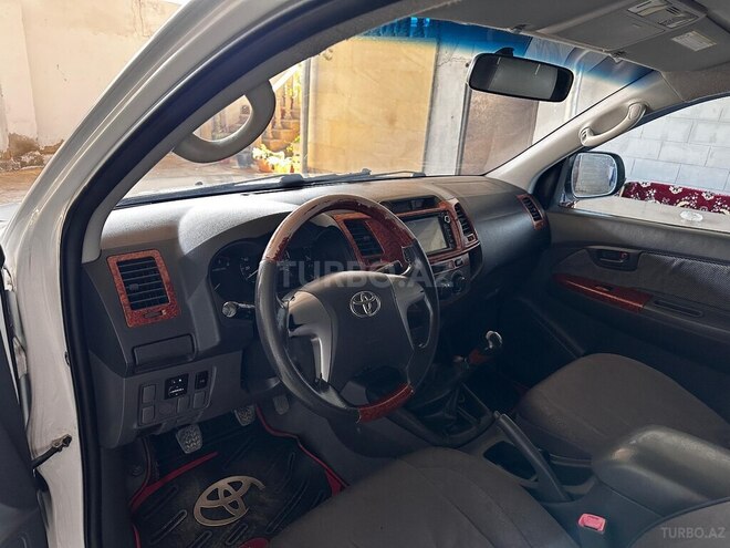 Toyota Hilux 2013, 353,500 km - 2.5 л - Bakı