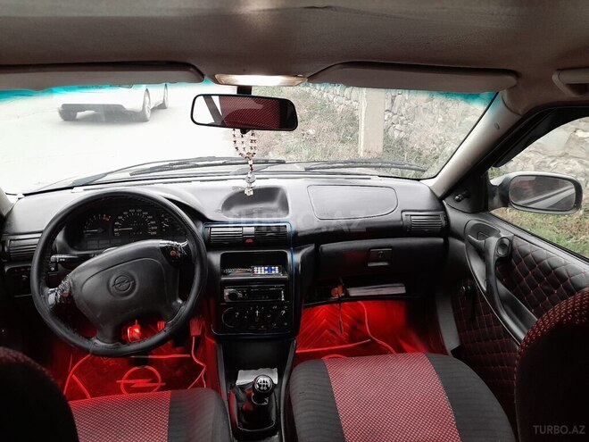 Opel Astra 1996, 300,000 km - 1.6 l - Bakı