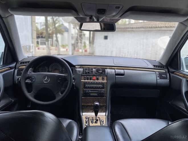 Mercedes E 270 2000, 325,252 km - 2.7 l - Astara
