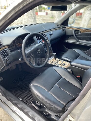 Mercedes E 270 2000, 325,252 km - 2.7 l - Astara