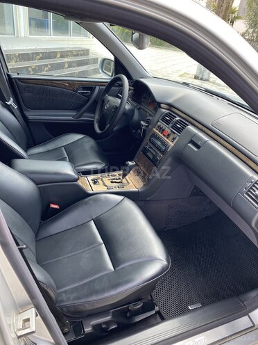 Mercedes E 270 2000, 325,252 km - 2.7 l - Astara