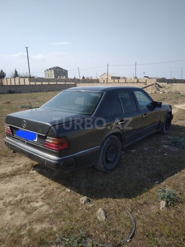 Mercedes E 250 1992, 680,000 km - 2.5 л - Bakı