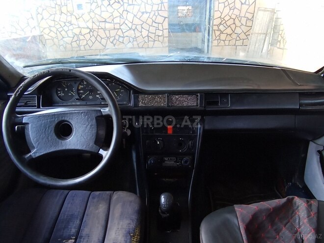 Mercedes E 200 1989, 232,000 km - 2.0 л - Şirvan