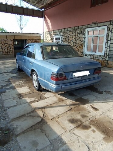 Mercedes E 200 1989, 232,000 km - 2.0 л - Şirvan