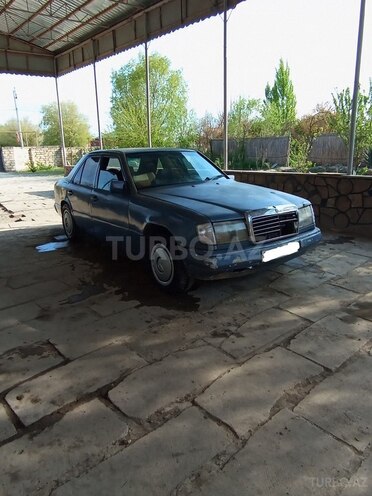 Mercedes E 200 1989, 232,000 km - 2.0 л - Şirvan