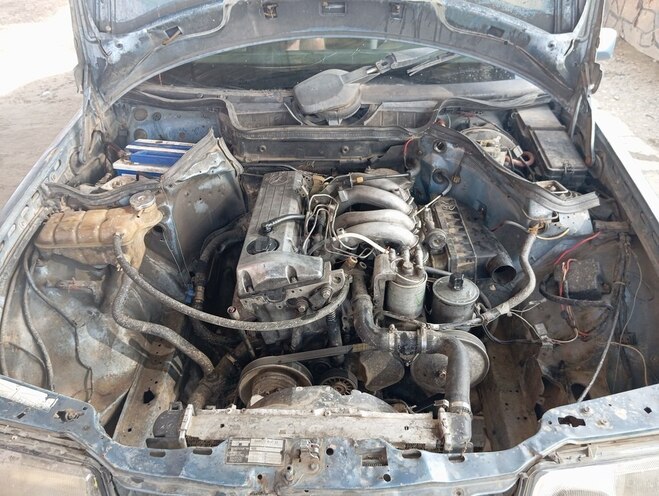 Mercedes E 200 1989, 232,000 km - 2.0 л - Şirvan