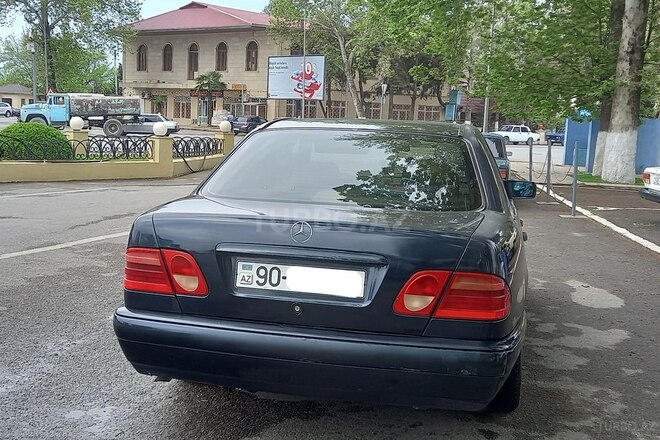 Mercedes E 230 1996, 320,000 km - 2.3 l - Göyçay