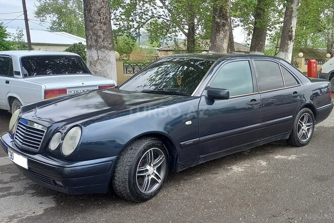 Mercedes E 230 1996, 320,000 km - 2.3 l - Göyçay
