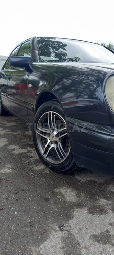 Mercedes E 230 1996, 320,000 km - 2.3 l - Göyçay