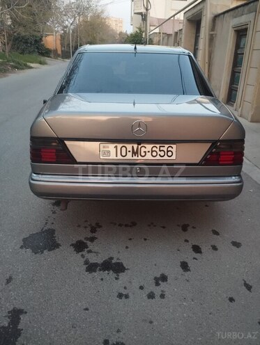 Mercedes E 200 1989, 180,000 km - 2.0 l - Bakı