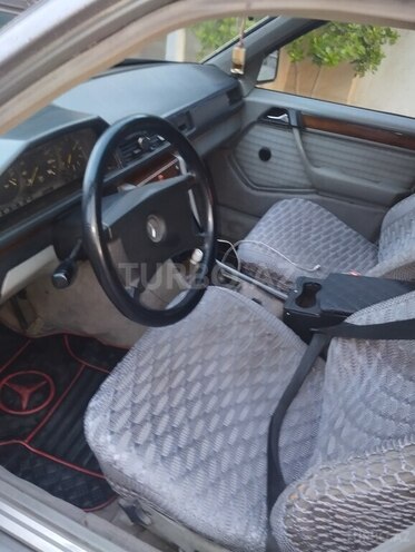 Mercedes E 200 1989, 180,000 km - 2.0 l - Bakı