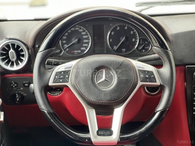 Mercedes G 400