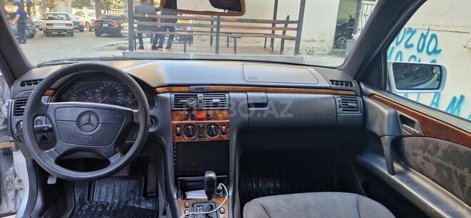 Mercedes E 240 1998, 389,000 km - 2.4 l - Bakı