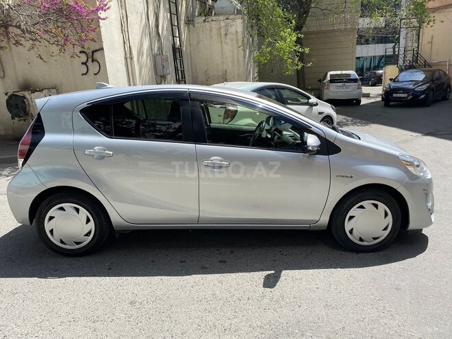 Toyota Prius C 2015, 195,000 km - 1.5 л - Bakı