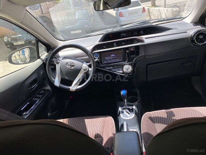 Toyota Prius C 2015, 195,000 km - 1.5 л - Bakı