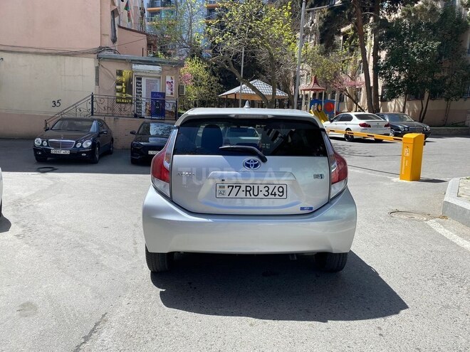 Toyota Prius C 2015, 195,000 km - 1.5 л - Bakı
