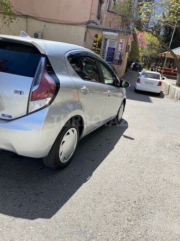 Toyota Prius C 2015, 195,000 km - 1.5 л - Bakı
