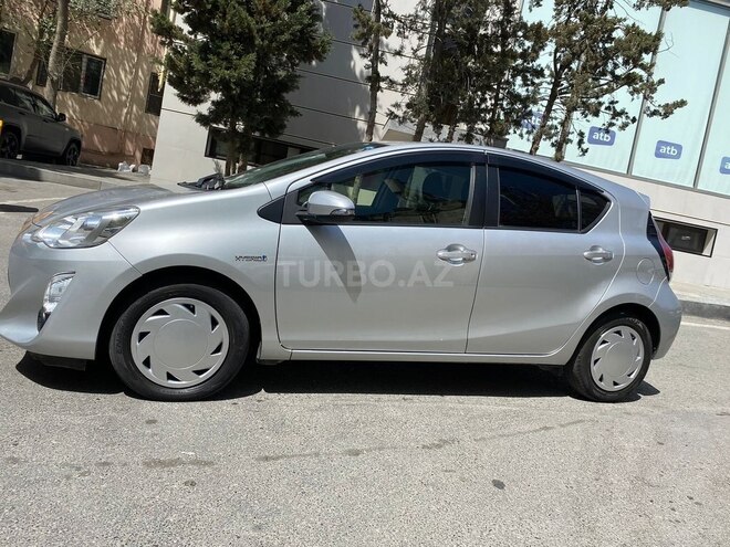 Toyota Prius C 2015, 195,000 km - 1.5 л - Bakı