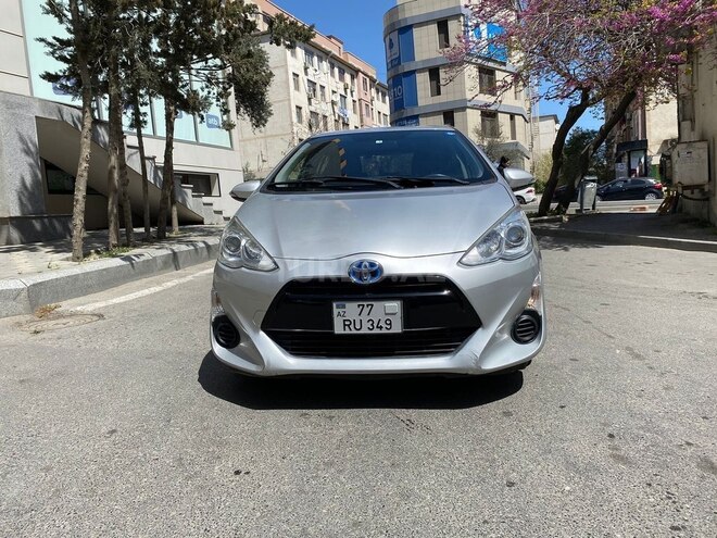 Toyota Prius C 2015, 195,000 km - 1.5 л - Bakı