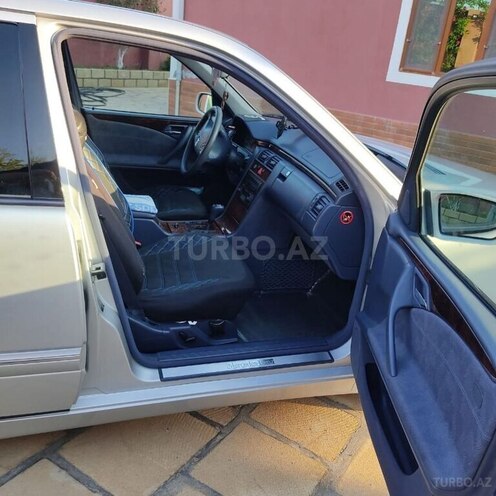 Mercedes E 270 2000, 234,120 km - 2.7 l - Bakı