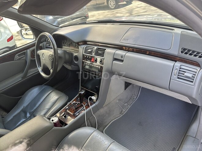 Mercedes E 240 2000, 362,000 km - 2.4 l - Bakı