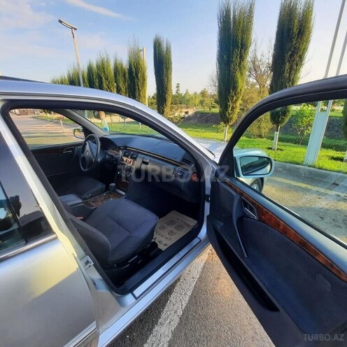 Mercedes E 270 1999, 467,147 km - 2.7 l - Qəbələ