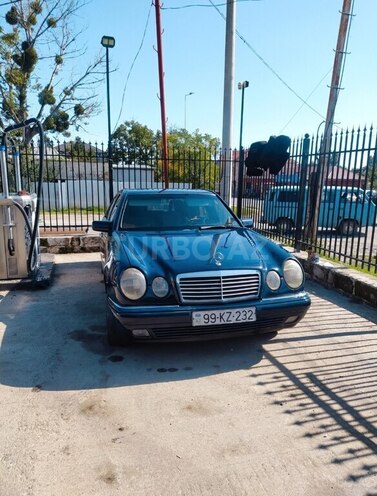 Mercedes E 230 1995, 50,000 km - 2.3 l - Qusar