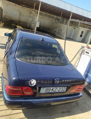 Mercedes E 230 1995, 50,000 km - 2.3 l - Qusar