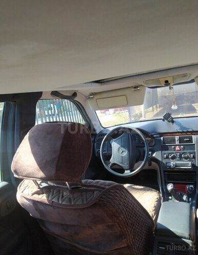 Mercedes E 230 1995, 50,000 km - 2.3 l - Qusar