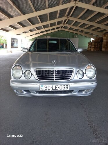 Mercedes E 220 2000, 520,000 km - 2.2 l - Zaqatala