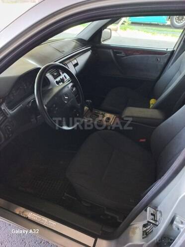 Mercedes E 220 2000, 520,000 km - 2.2 l - Zaqatala