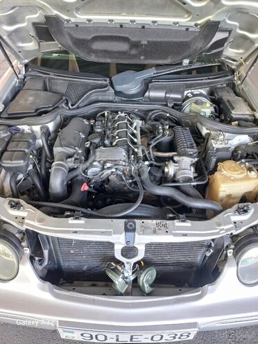 Mercedes E 220 2000, 520,000 km - 2.2 l - Zaqatala