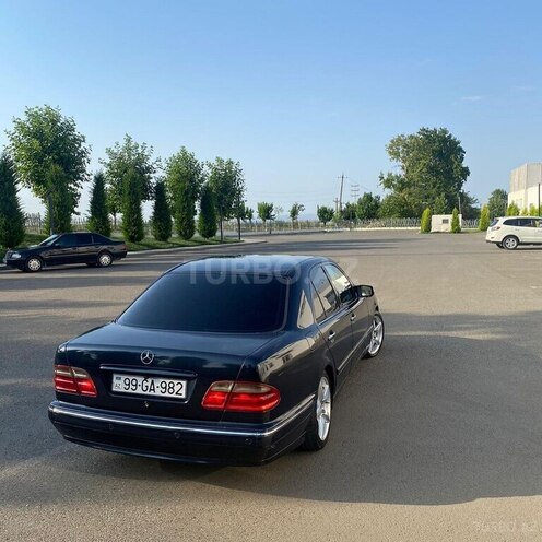 Mercedes E 270 2000, 2,000 km - 2.7 l - Naftalan